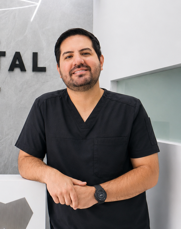 Dr. Luis Salvador Martínez Estrada - Qro Dental Co